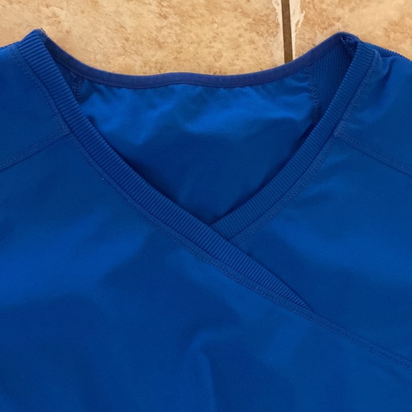 Scrub top - Picture 3 of 4